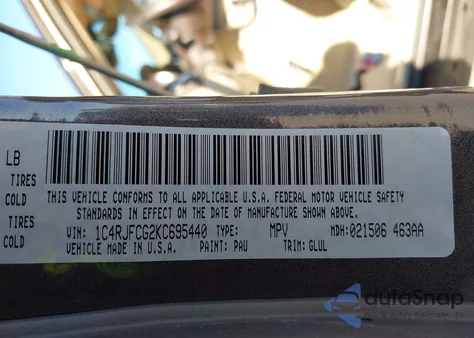 2019 Jeep Grand Cherokee Overland 4X4 z USA, uszkodzony, nr VIN 1C4RJFCG2KC695440